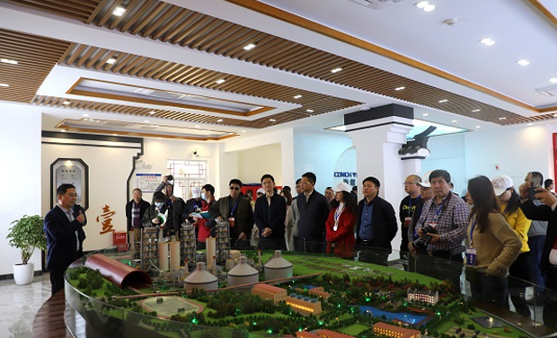 “行走中國?2021海外華文媒體高層重慶行—聚焦綠色長江生態(tài)文明建設”聯(lián)合參訪海螺創(chuàng)業(yè)
